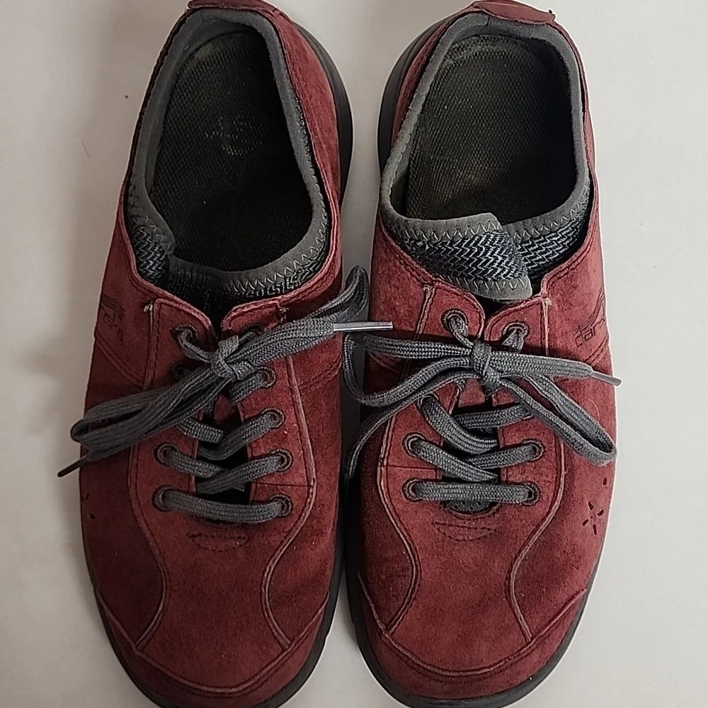 Dansko Elise Maroonish & Gray Slip On Lace Up Comfortable Sz 38 Suede Sneakers